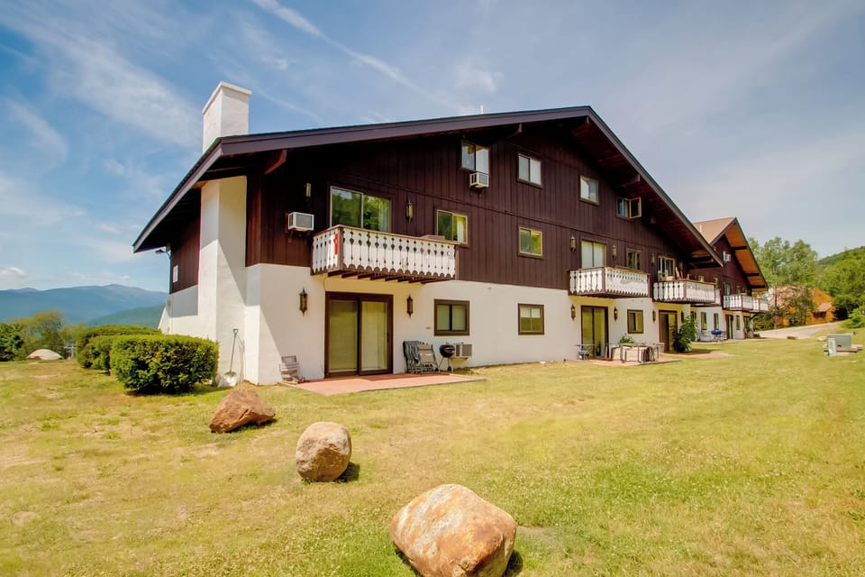 Glen Vacation Rental | 3BR | 1.5BA | Stairs Required | 1,000 Sq Ft