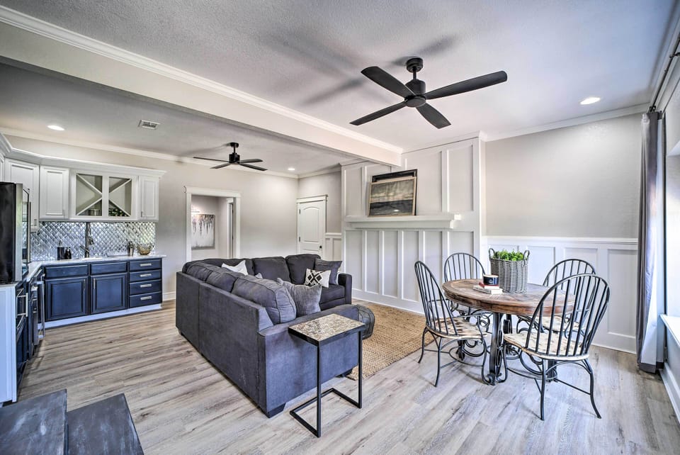 Family Room | Free WiFi