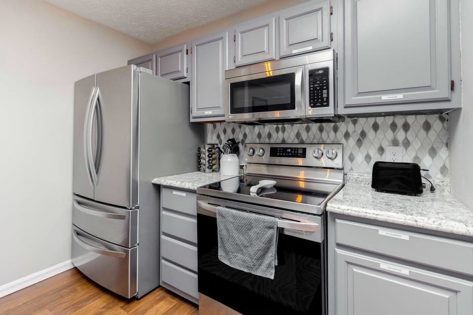 Fully Equipped Kitchen w/all standard essentials