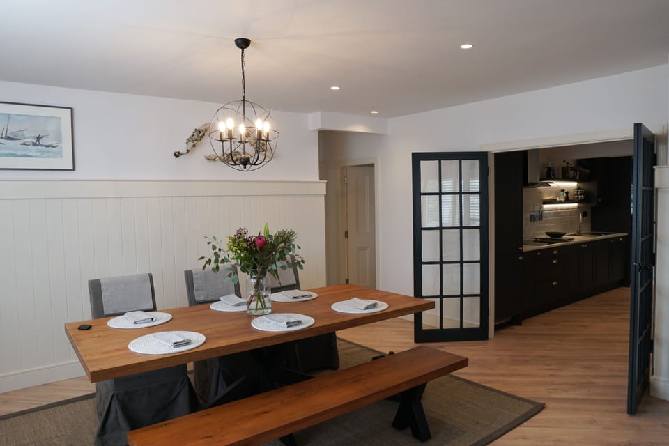 The dining table seats 6 +