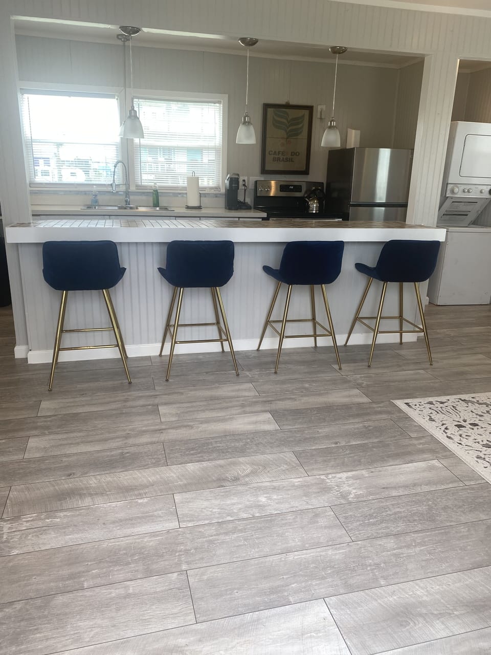Kitchen Island Bar Area