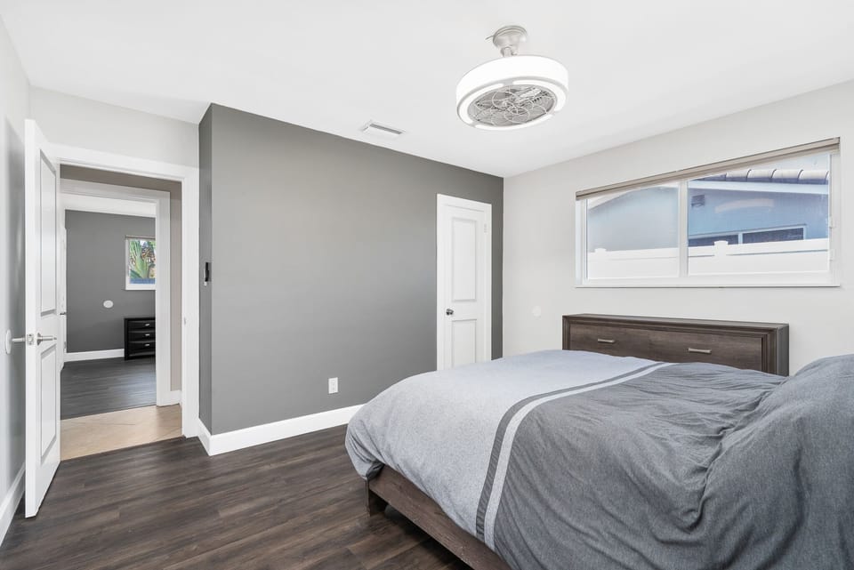 2nd bedroom - queen bed