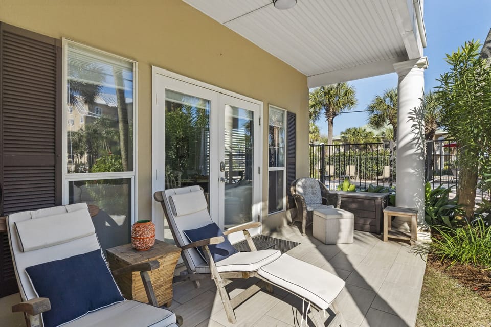 Relaxing Porch Area
