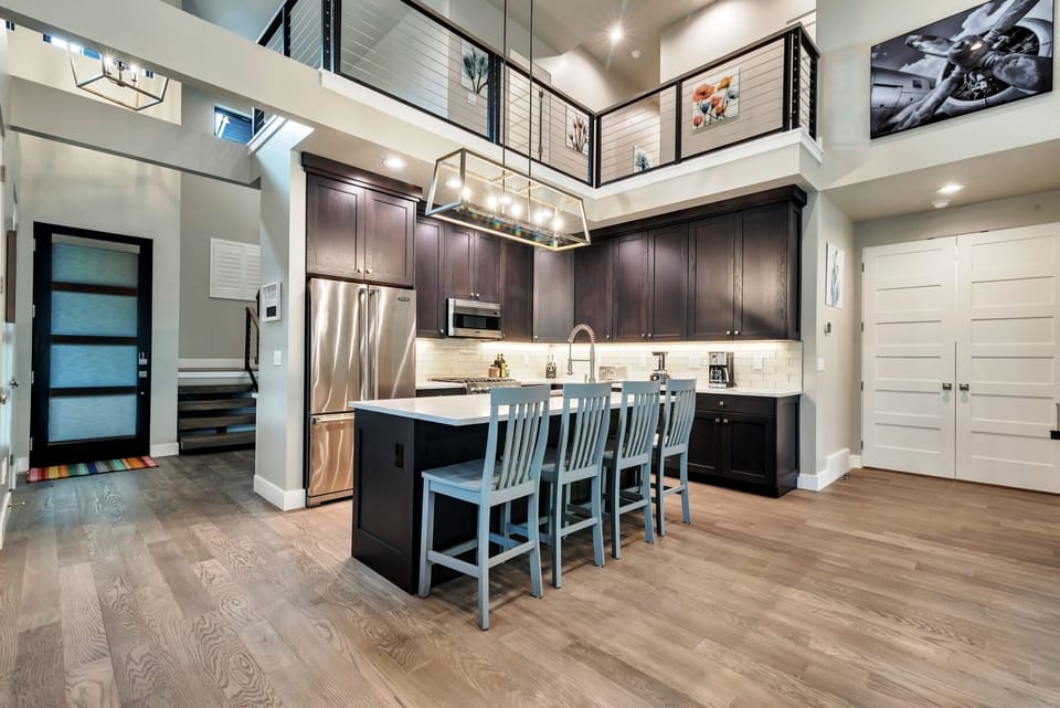 Kitchen Island & 4 Counter Height Chairs