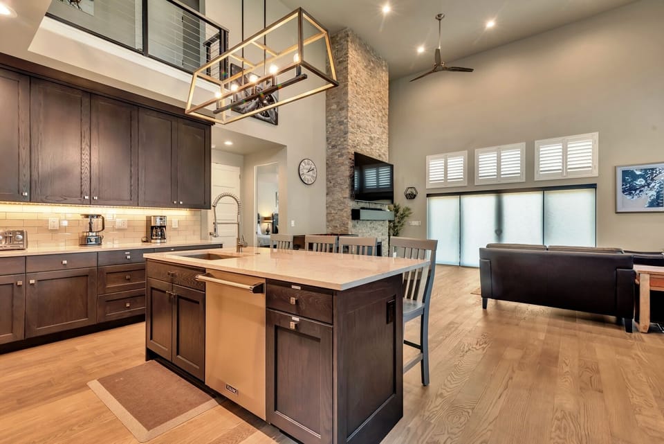 Kitchen Island & Dishwasher
