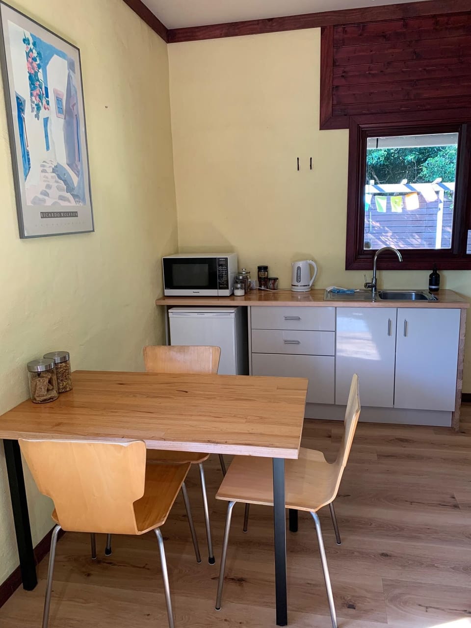 Kitchen/dining area
