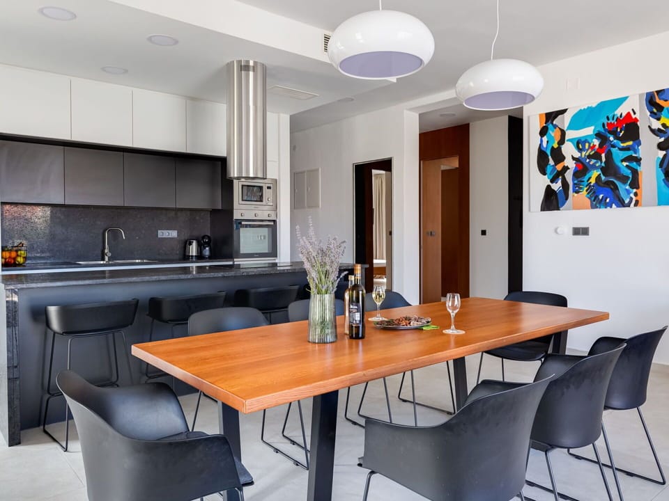 Table, Furniture, Property, Chair, Couch, Cabinetry, Interior Design, Lighting, Architecture, Floor