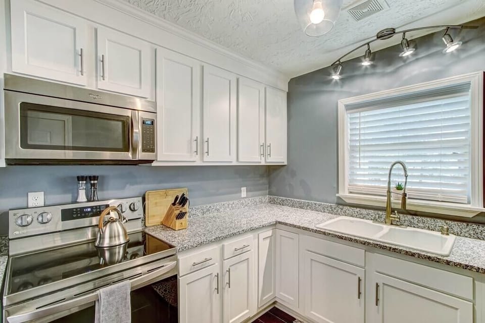 Kitchen Pic 2