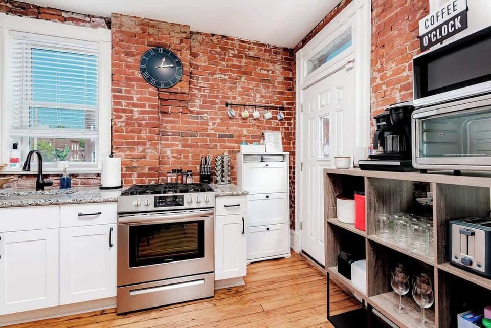 st louis Tower Grove bungalow  fully stocked kitchen