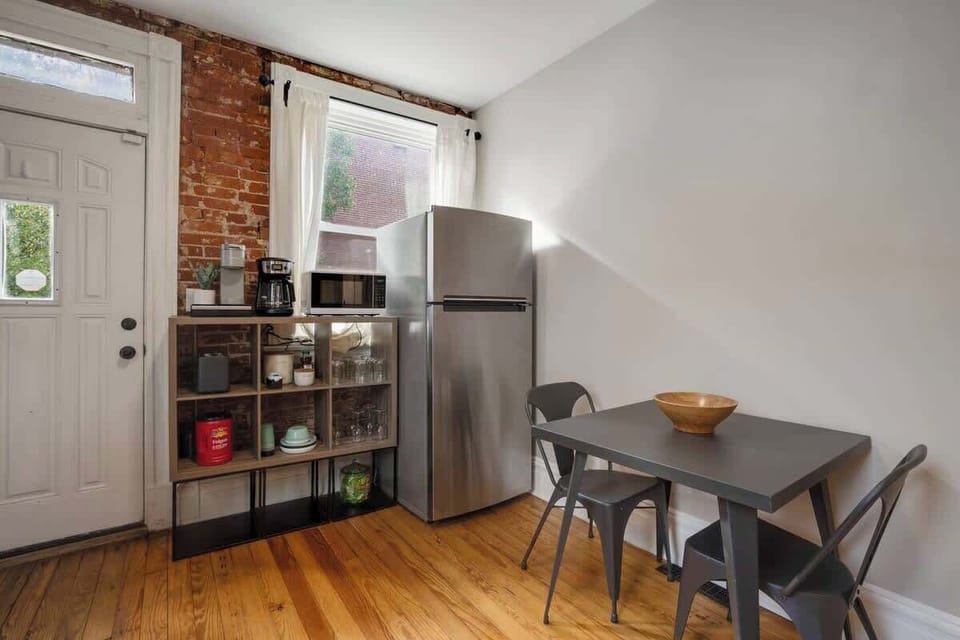 st louis Tower Grove bungalow  fully stocked kitchen
