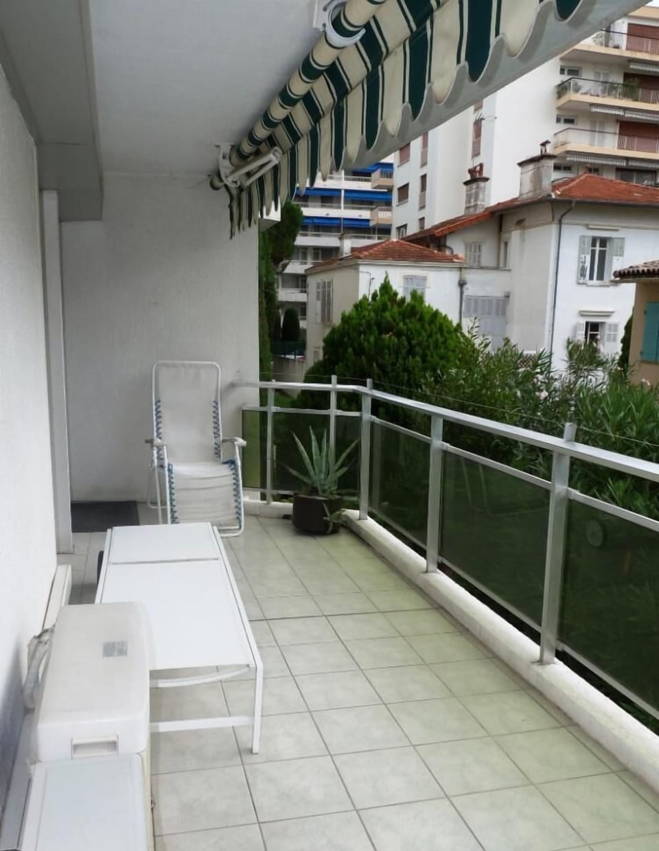 Another loook at the terrace with comfortable sun beds