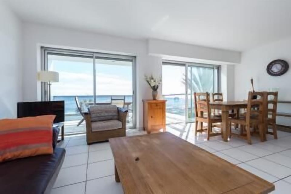 Living area with the terrace in the background