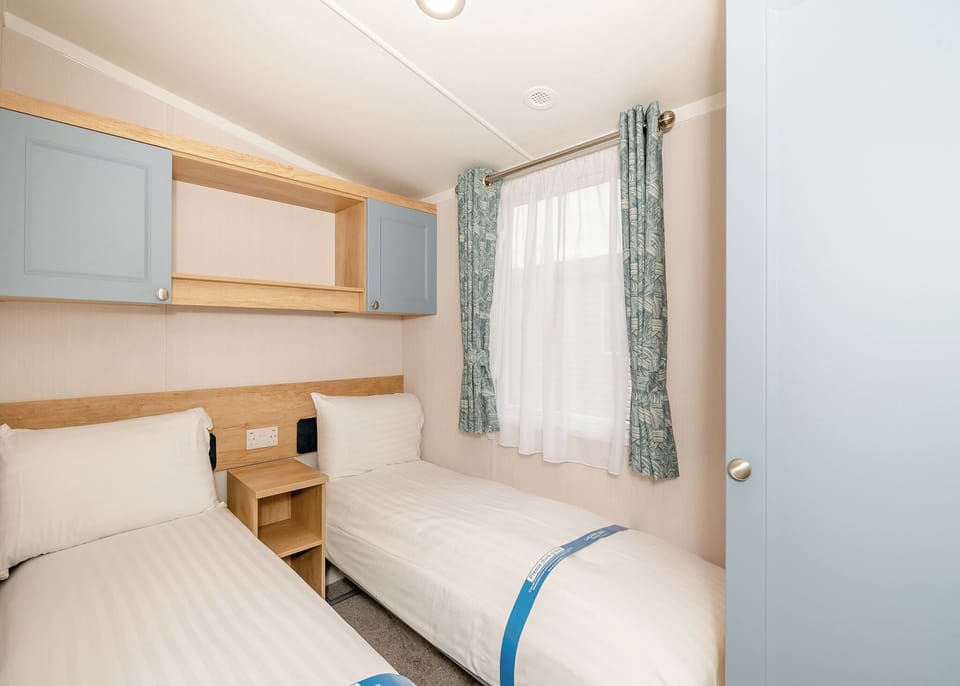 Bedroom, Bed