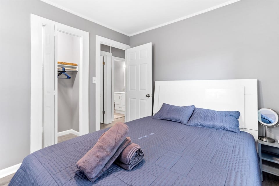 Bedroom 2 with 1 Queen Size Bed