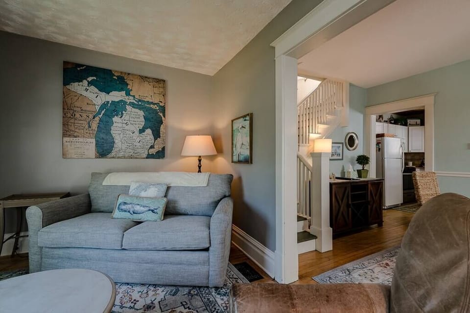 Living Room (TV)