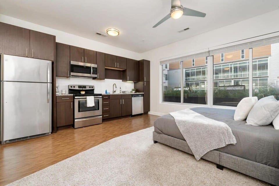 Bed / Kitchen