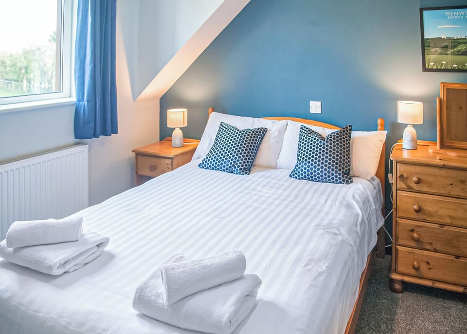 Bedroom, Bed, House