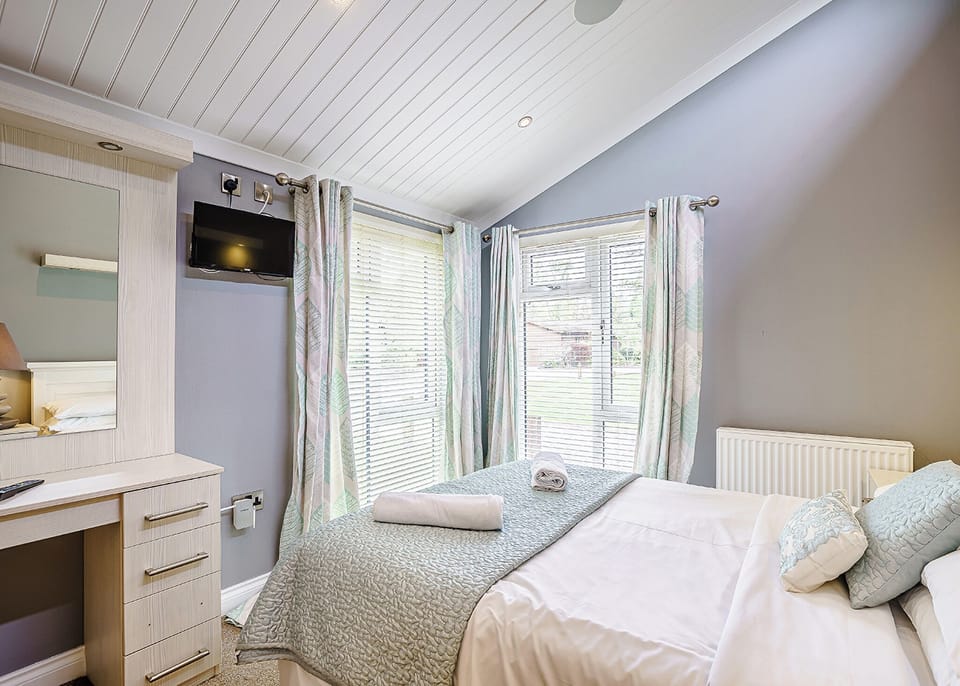 Bedroom, Bed
