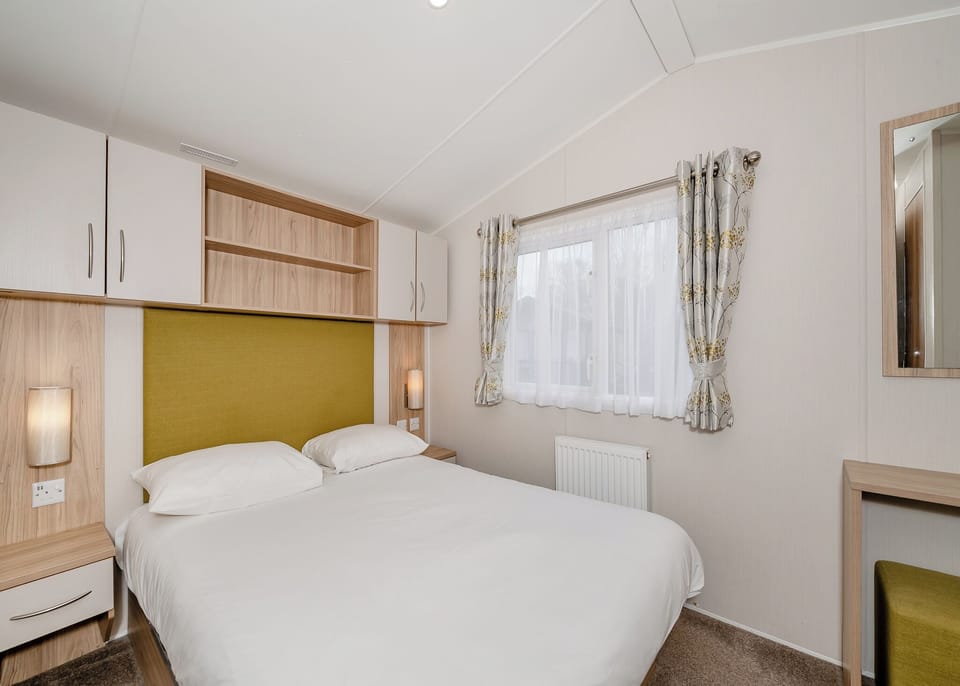 Bedroom, Bed