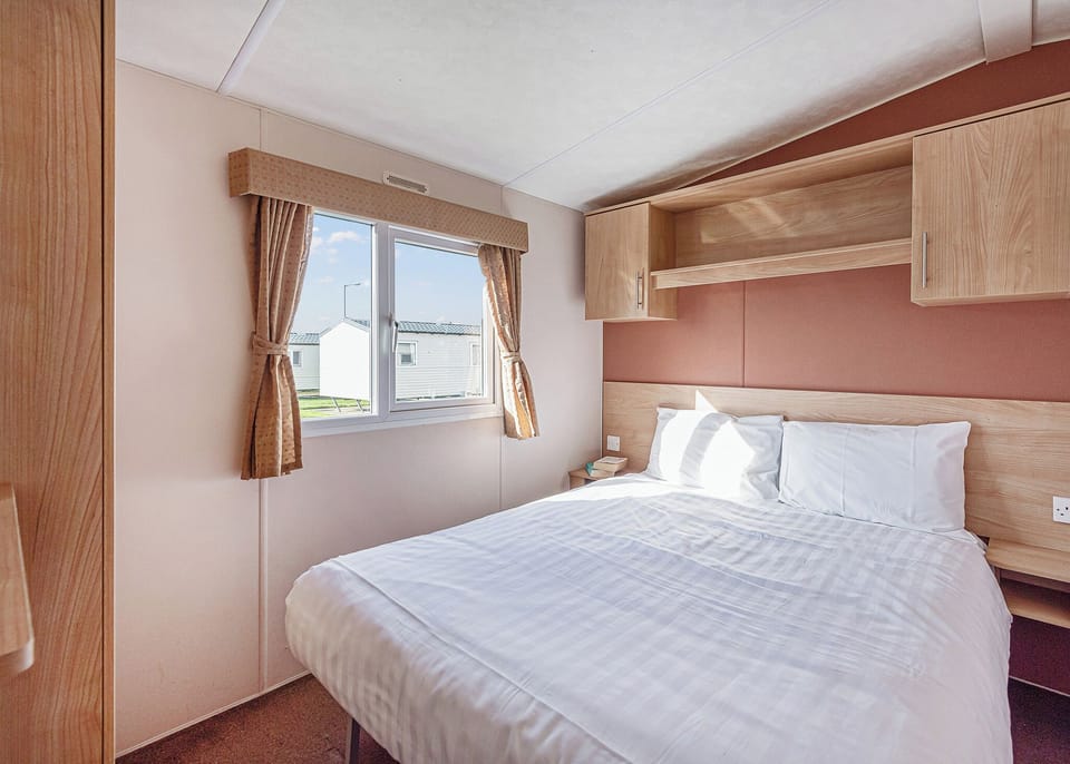 Bedroom, Bed, House