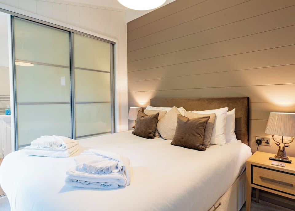 Bedroom, Bed