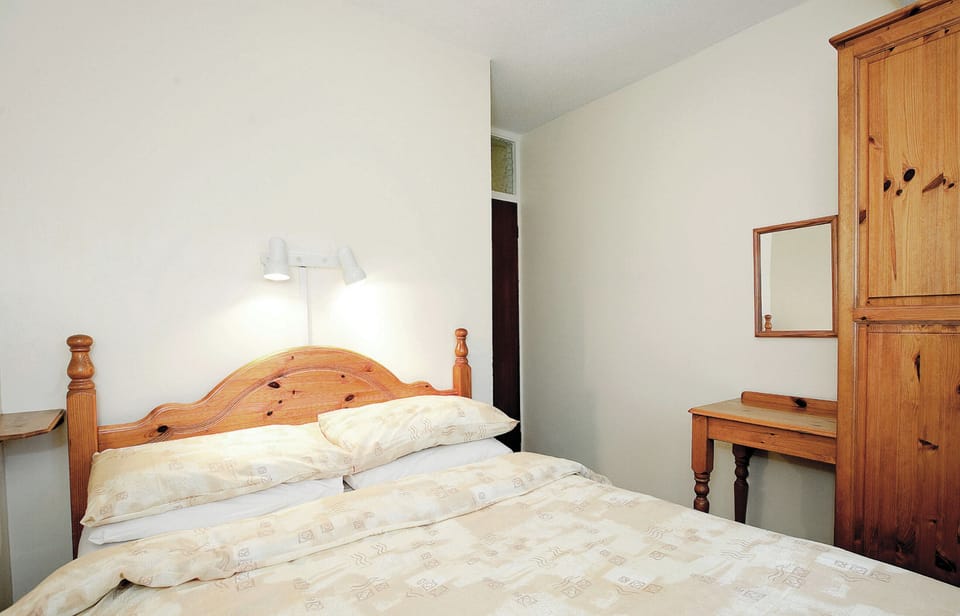 Bedroom, Bed