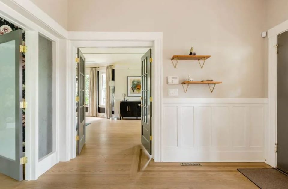 Front Entryway - looking into Grand Room