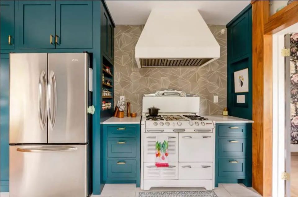 Kitchen - vintage range & refrigerator