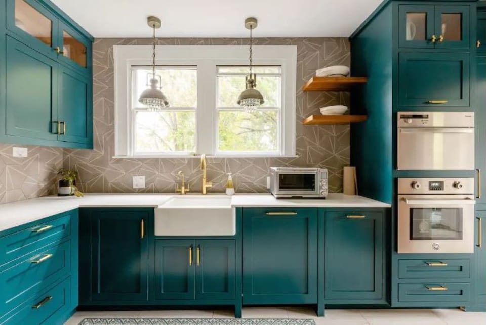 Kitchen Sink & Cabinetry
