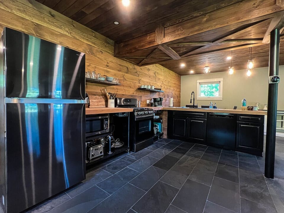 Bright kitchen with modern appliances – ideal for extended stays