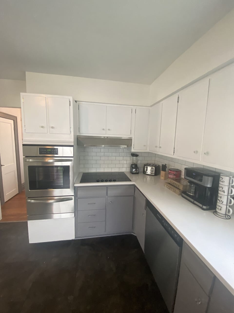 Full kitchen for meal prep