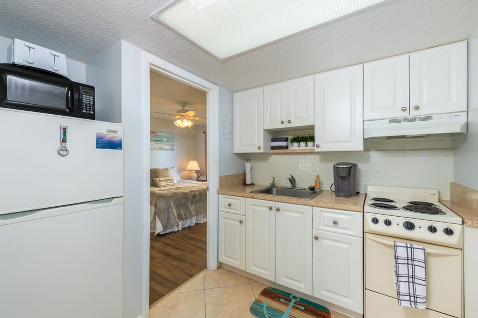 Small, cheerful dining nook perfect for quick bites or evening takeout from New Smyrna’s fantastic restaurants.
