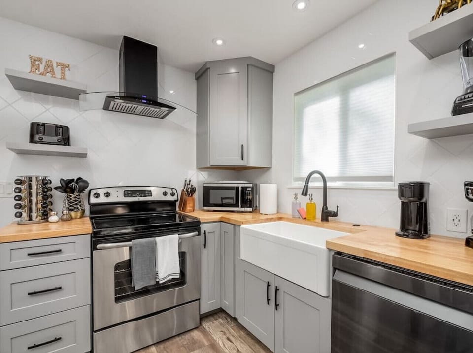 Spacious fully equipped kitchen