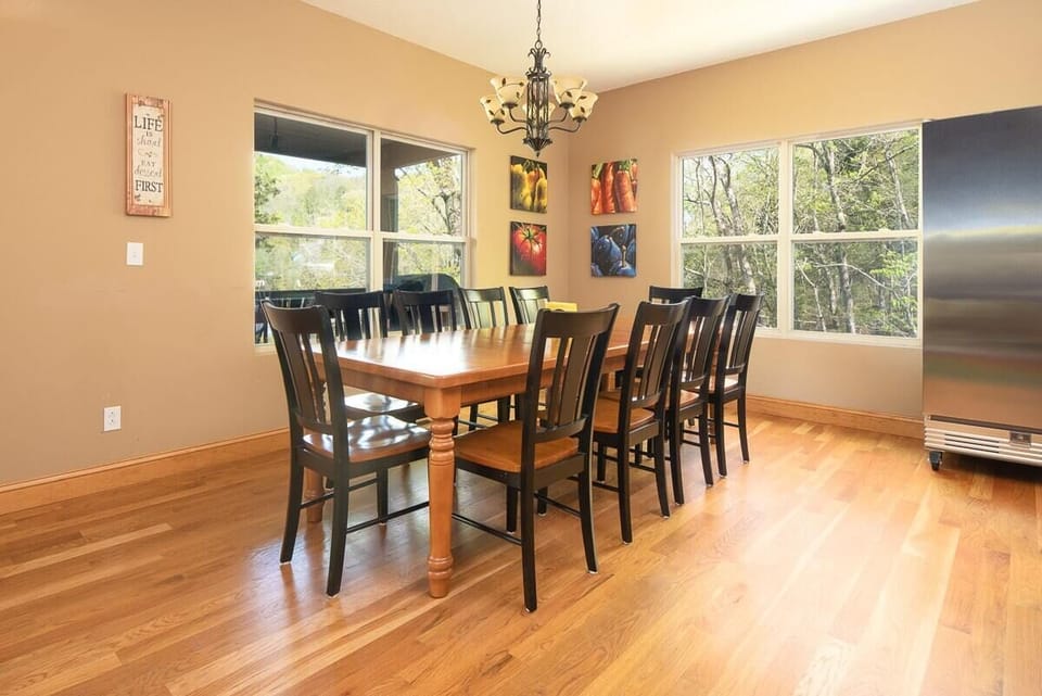 Seated dining for 27 with plenty of room to move around.