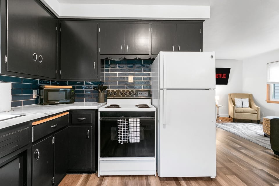 Our full kitchen is equipped with a stylish bar and 3 cozy bar chairs.