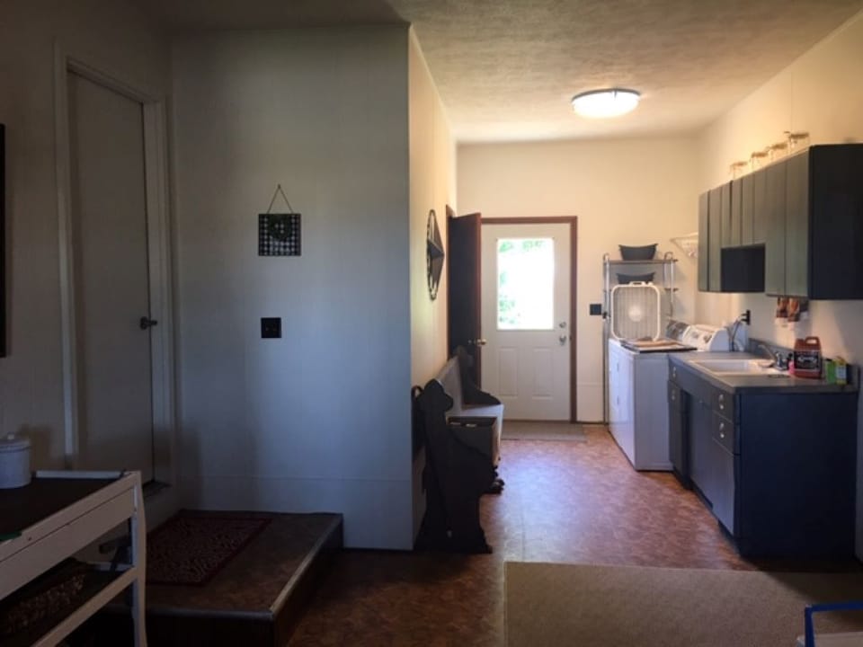 Drop zone breezeway with 2nd fridgerator, washer/dryer and 1/4 bathroom