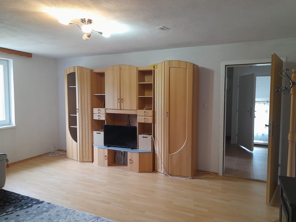 sitting room with Television 