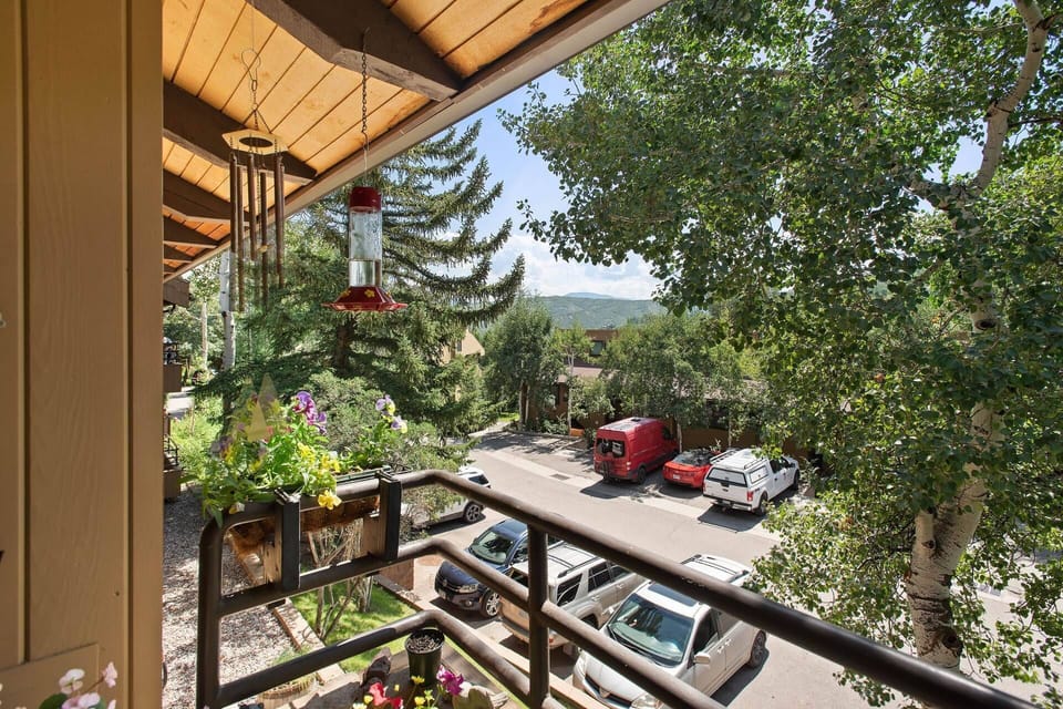 Enjoy some time on the balcony with a good book or your favorite beverage and enjoy the fresh mountain air!