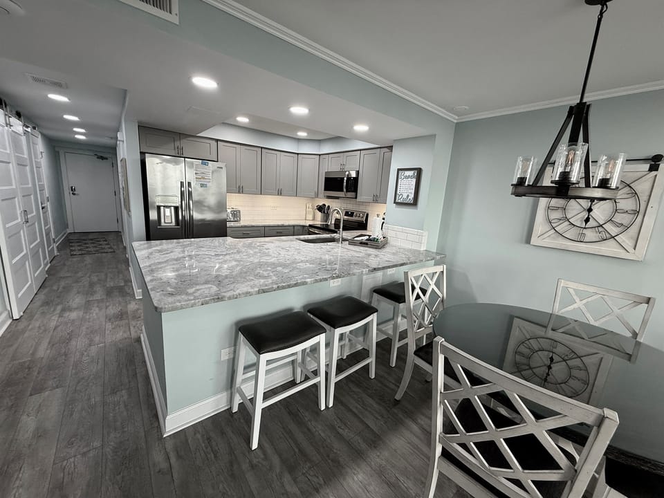 Kitchen/Dining Area