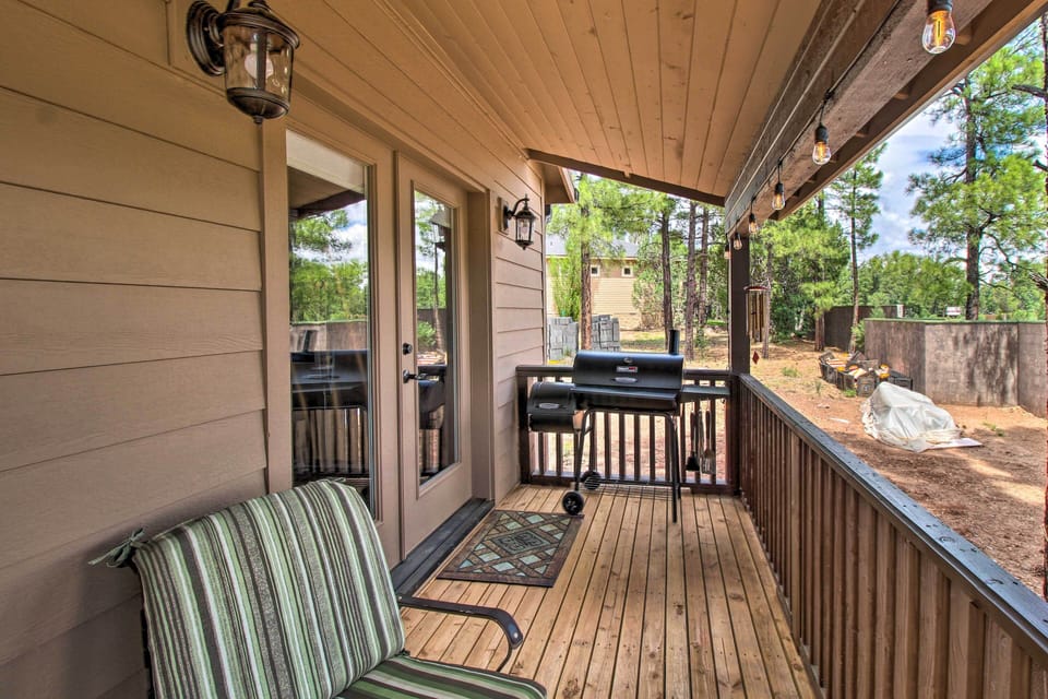 Deck | Charcoal Grill (Charcoal Provided)