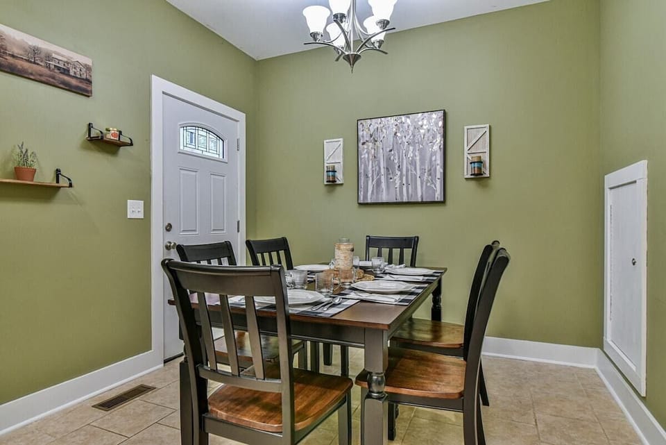 Dining room with seating for 6