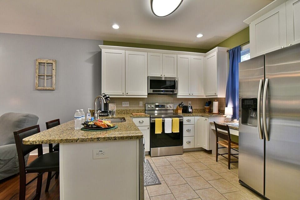Large, fully equipped kitchen