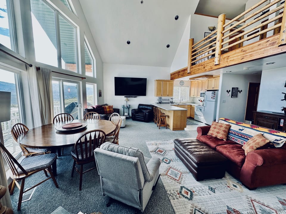 Grand Canyon room with 85" TV
