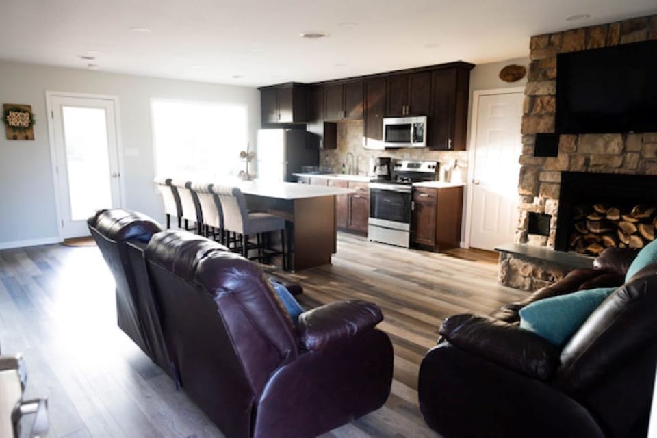 Kitchen & Living Room Area