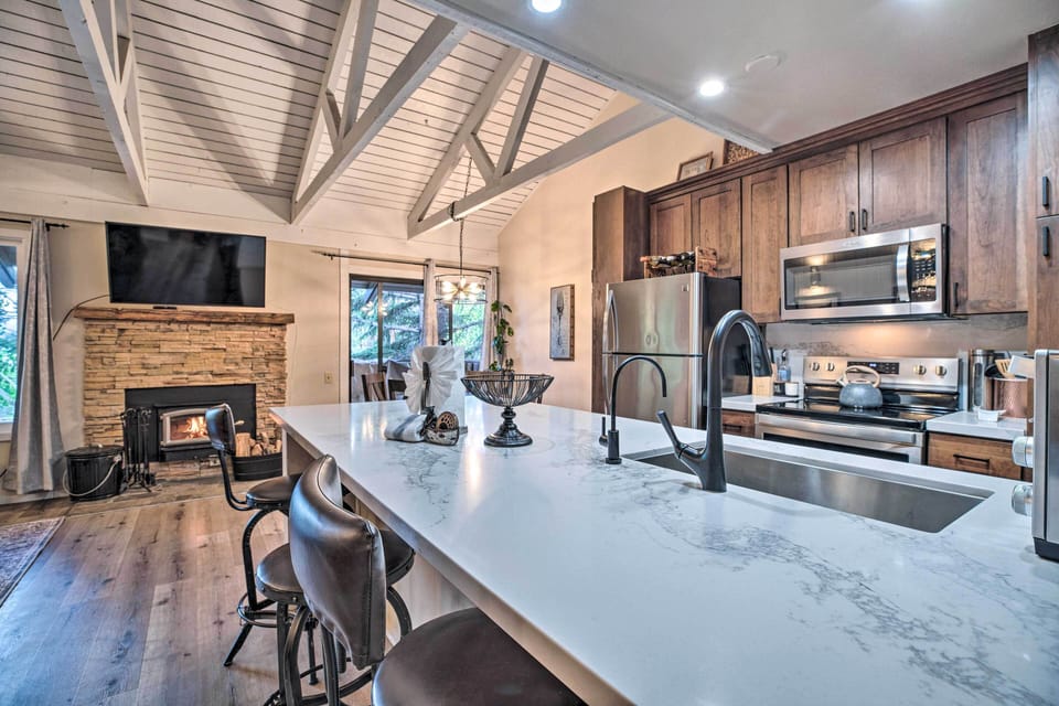 Kitchen | Cooking Basics Provided