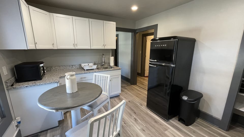 kitchenette
