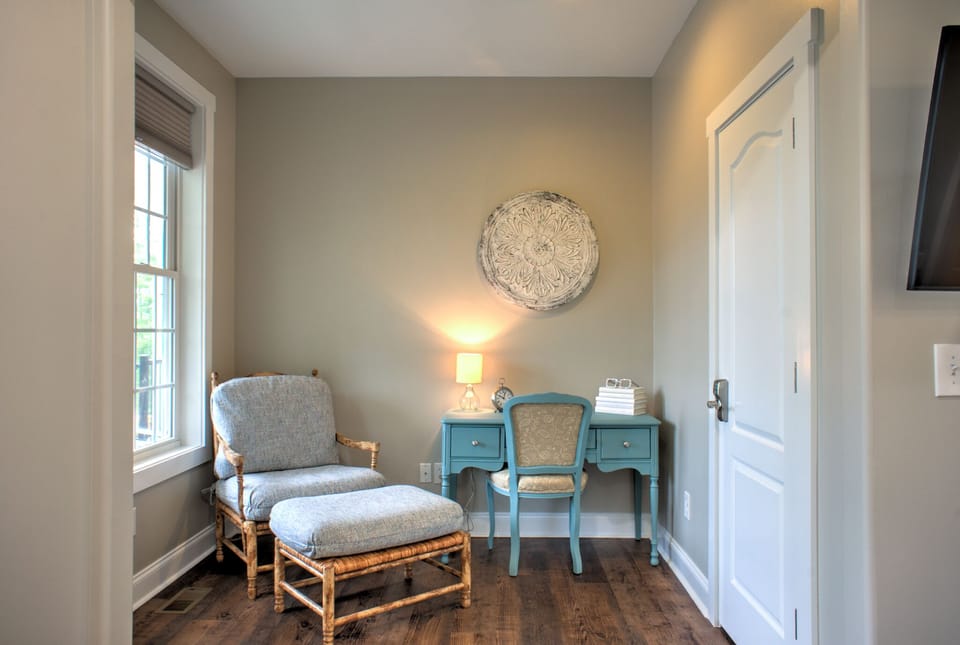 Primary Suite | Desk Area