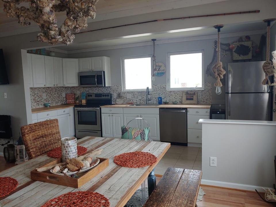 Open floor plan from the Kitchen to the Dining Room for ease of meals & serving!