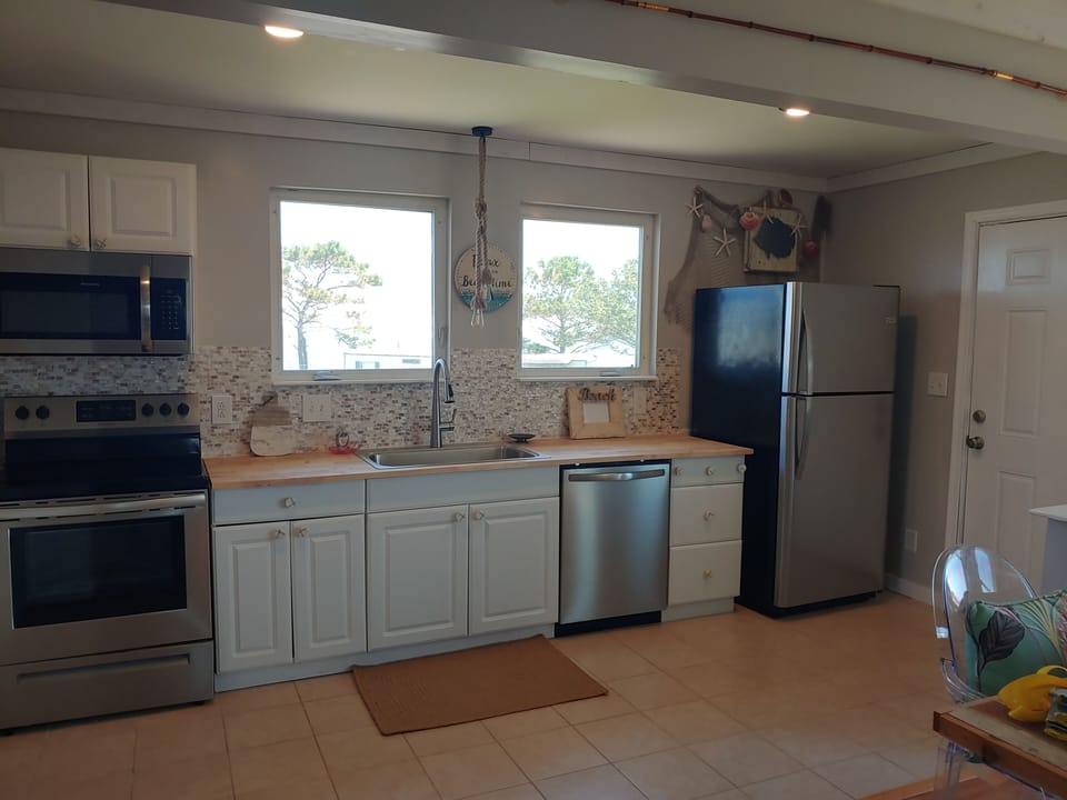 Full Service Kitchen with Wine Fridge