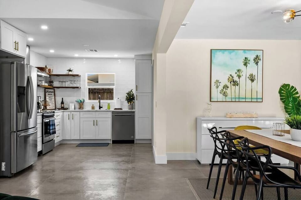 Kitchen/ Dinning Room